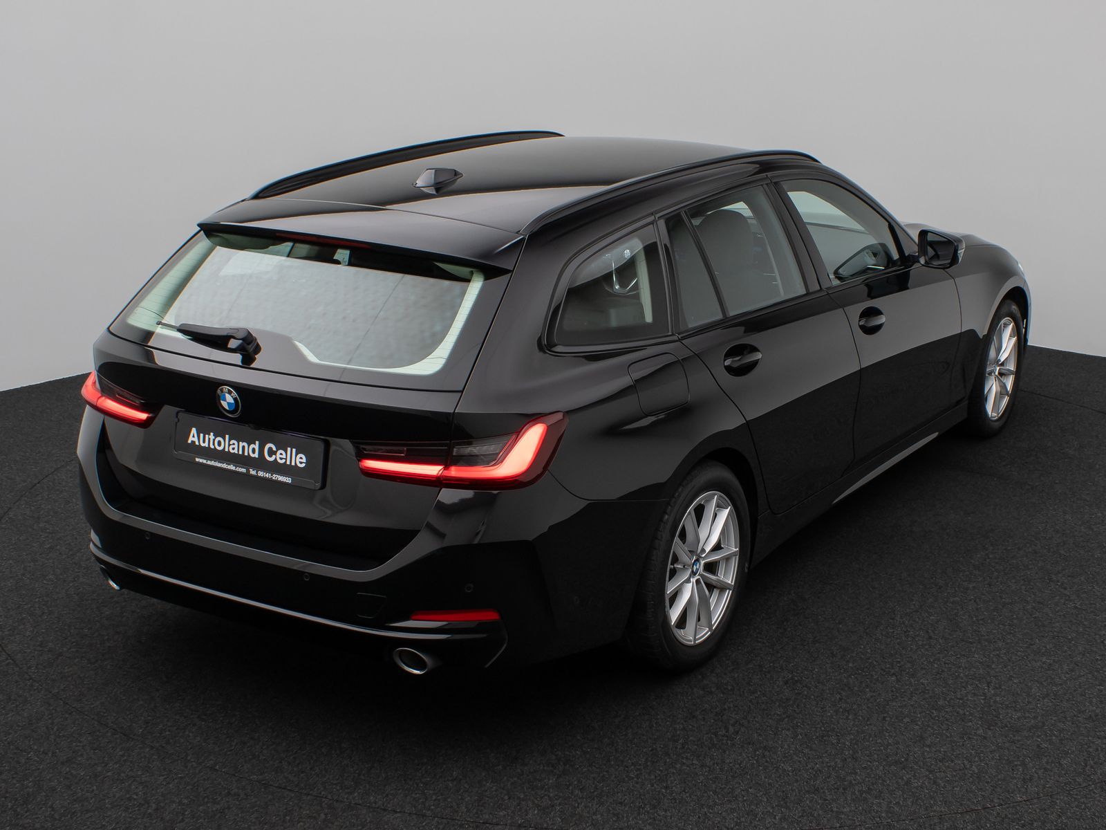 Fahrzeugabbildung BMW 318d Kamera DAB HiFi HUD Leder Komfort Sport LED