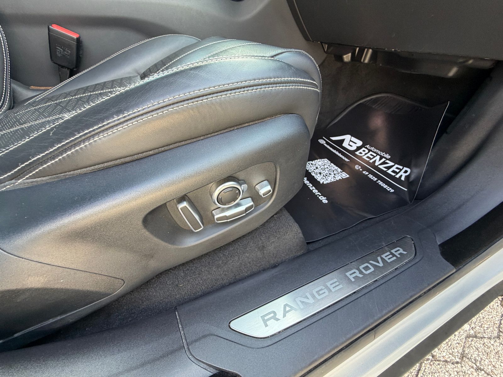 Fahrzeugabbildung Land Rover Range Rover Velar SE/PANO/KAMERA/MERIDIAN/MASSAG
