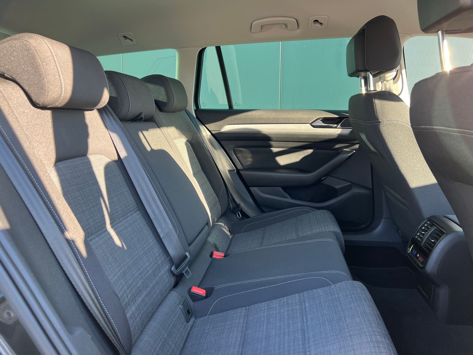 Fahrzeugabbildung Volkswagen Passat Variant Business 2.0 TDI DSG *AHK, LED, A