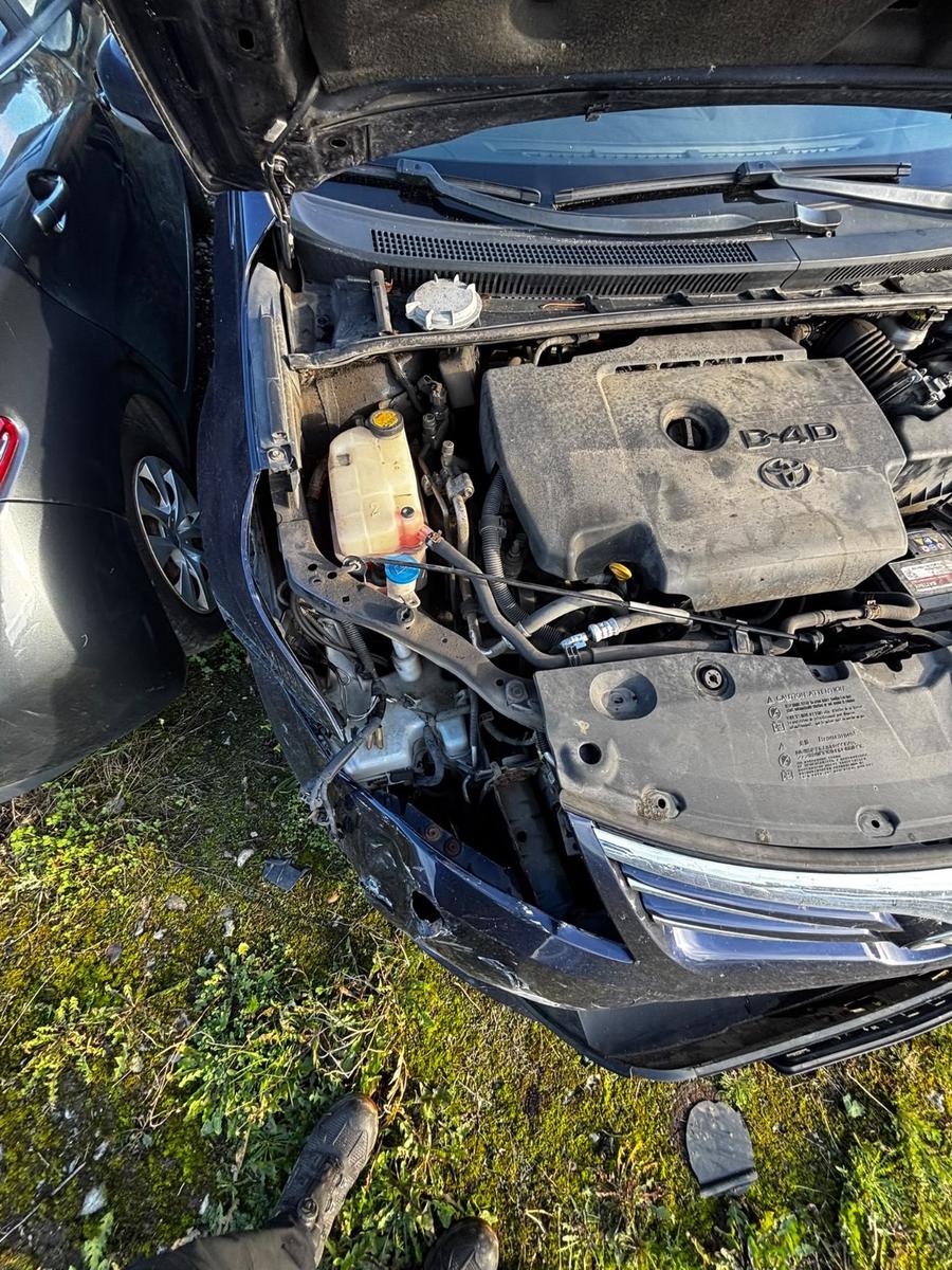 Toyota Avensis 2014 — photo 12