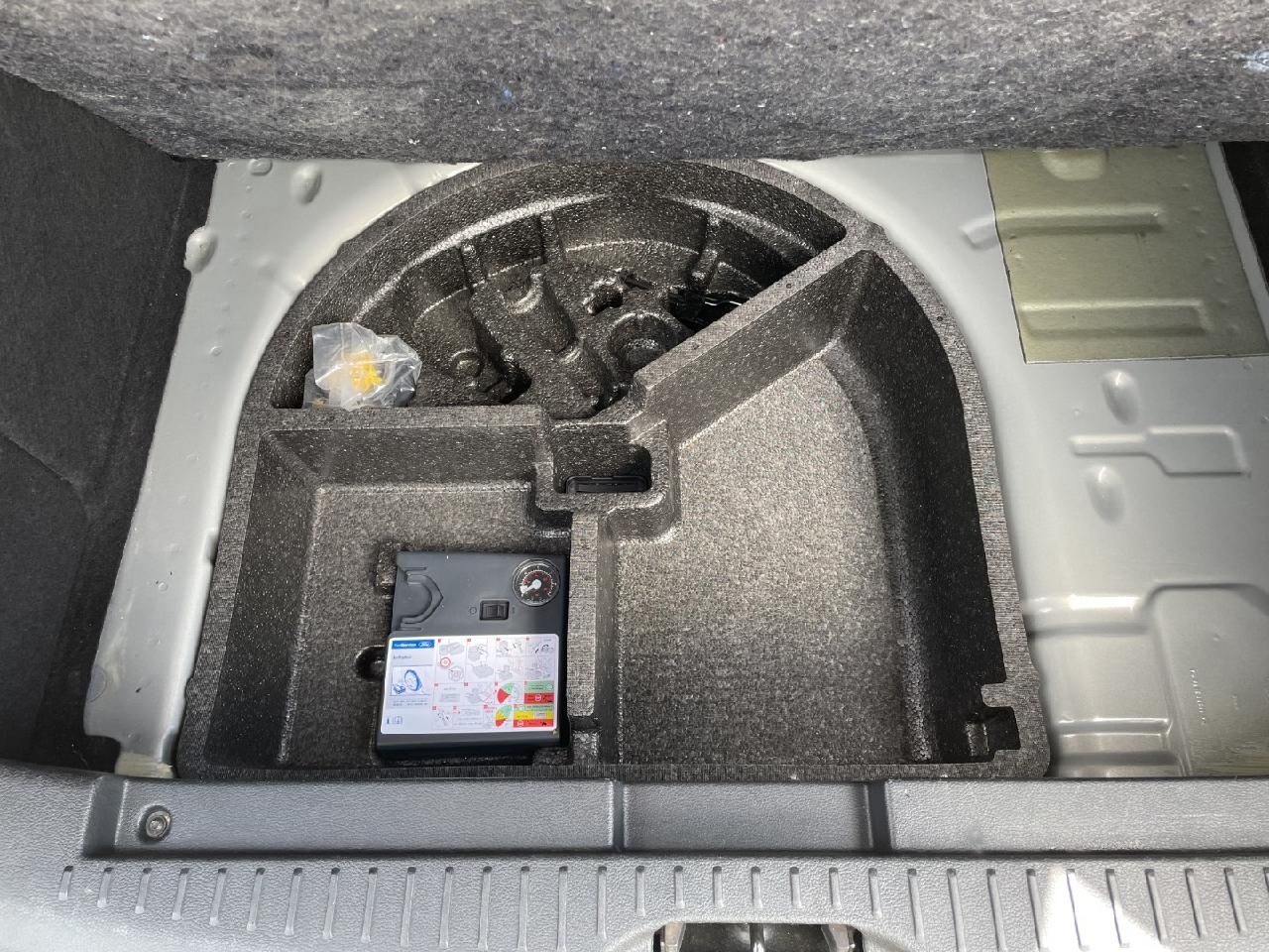 Fahrzeugabbildung Ford B-MAX Titanium, Autom., Kamera, Sitzheiz.