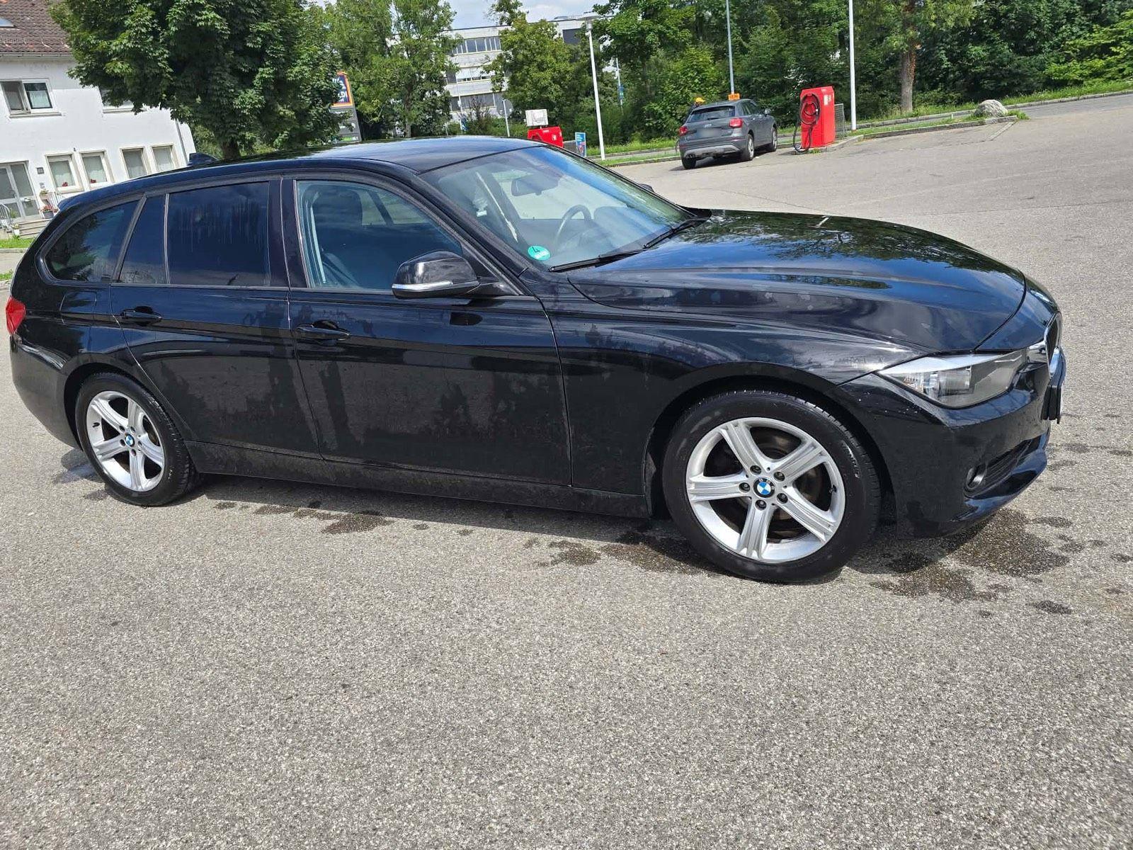 BMW 318 2012 — rear view