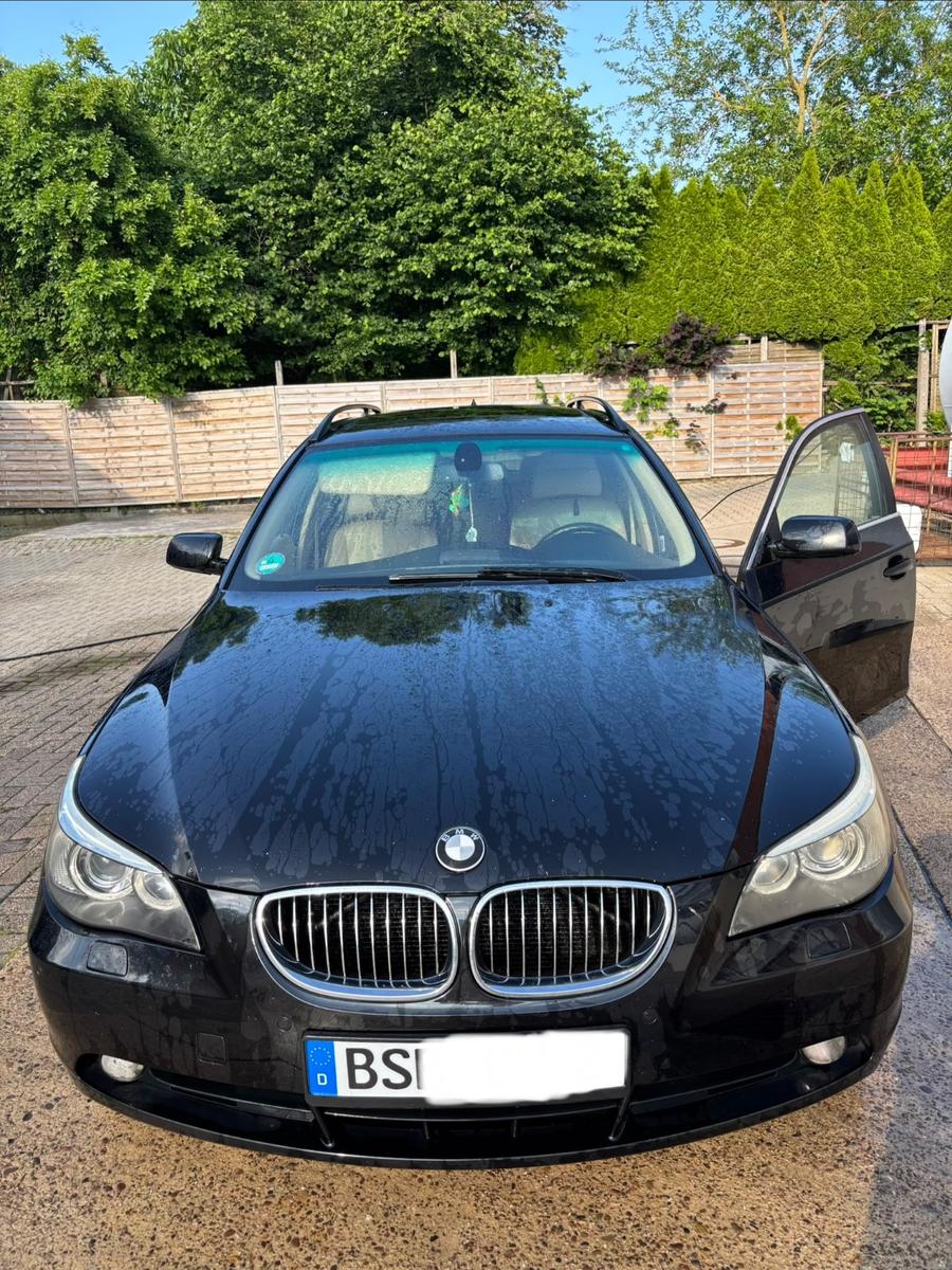 BMW 530 2006 — rear view