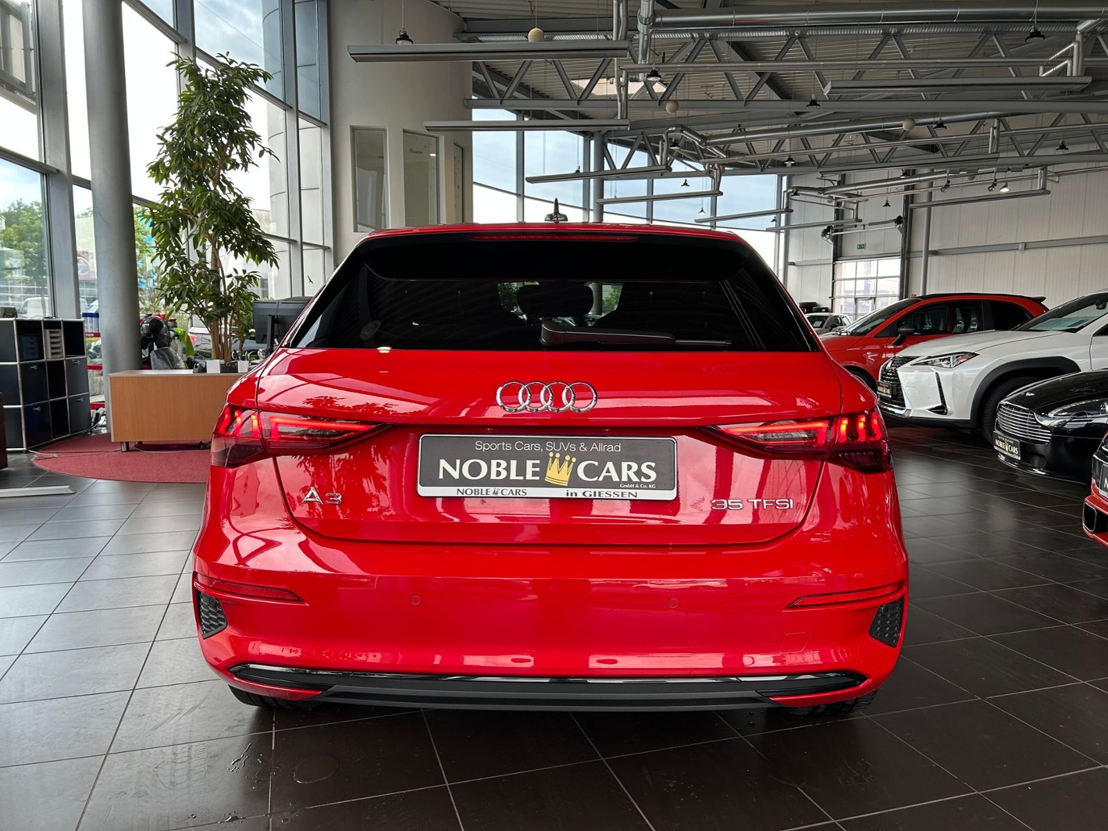 Fahrzeugabbildung Audi A3 Sportback  35 TFSI S line AHK LED NAVI