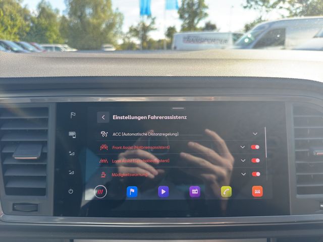 Ateca PDC SHZ KAMERA NAVI AHK ACC FACEL. LED
