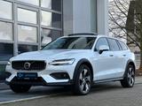 Volvo V60 CROSS COUNTRY ULTIMATE B4*AWD*PANO*H/K*360° - weiße Volvo V60 Cross Country
