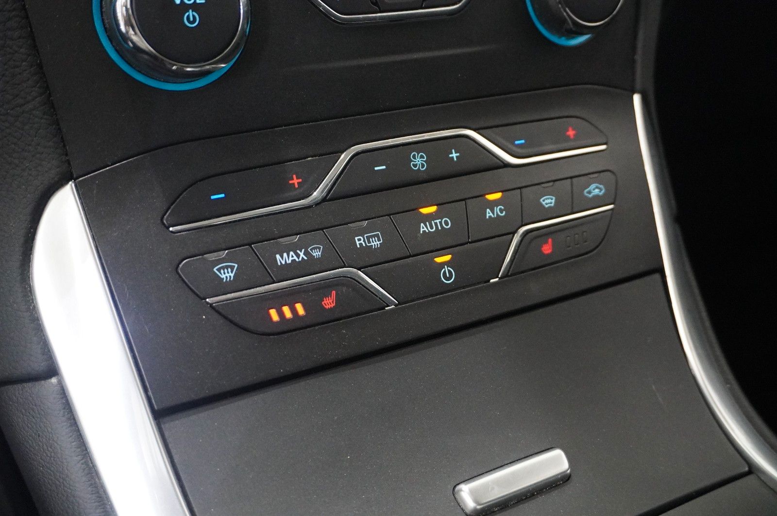 Fahrzeugabbildung Ford S-Max 2.0D TITANIUM NAVI/SHZ/KAMERA/SPORT/AHK