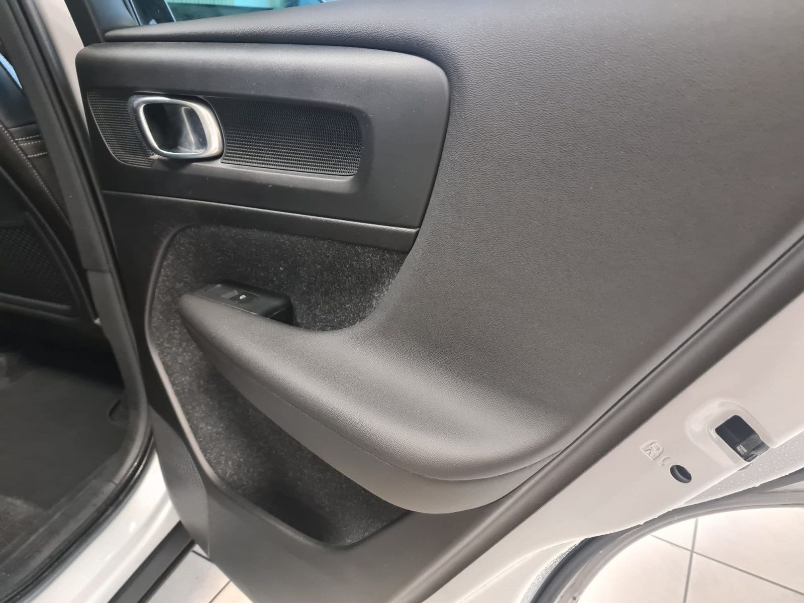 Fahrzeugabbildung Volvo XC40 Momentum AWD/LED/KLIMA/GARANTIE