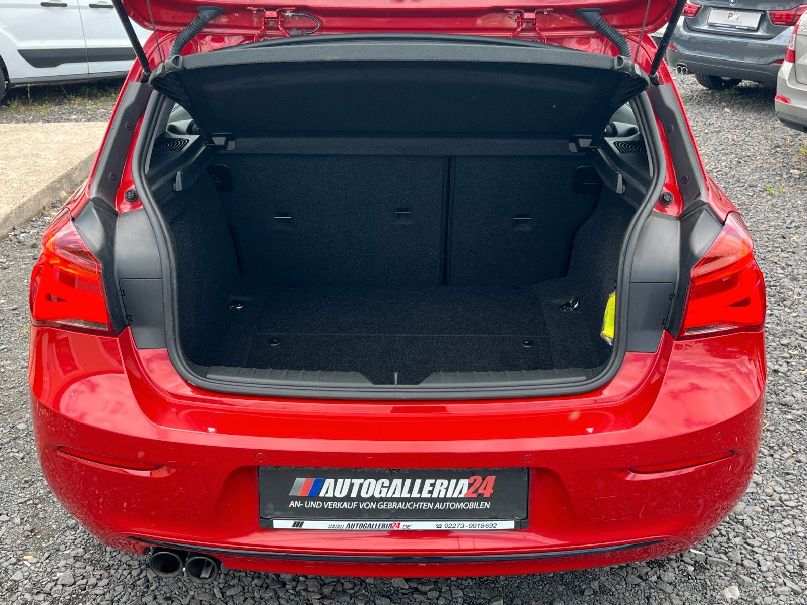 Fahrzeugabbildung BMW 120d xDrive SPORT LINE Sport-Aut Navi LED Kamera