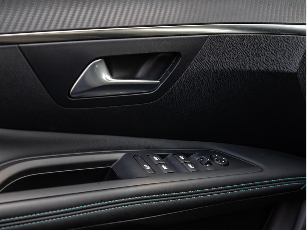 Peugeot 3008 Allure Pack HYBRID 136 e-DSC6 AHK ACC LED