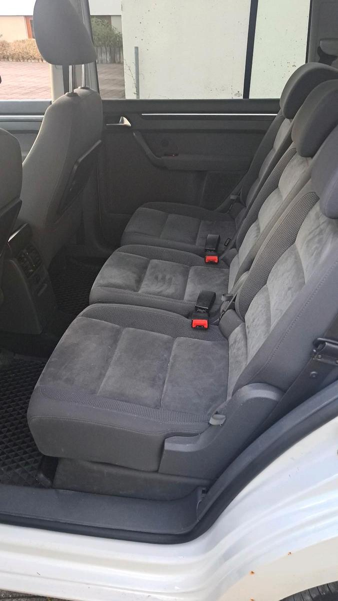 Volkswagen Touran 2010 — photo 11