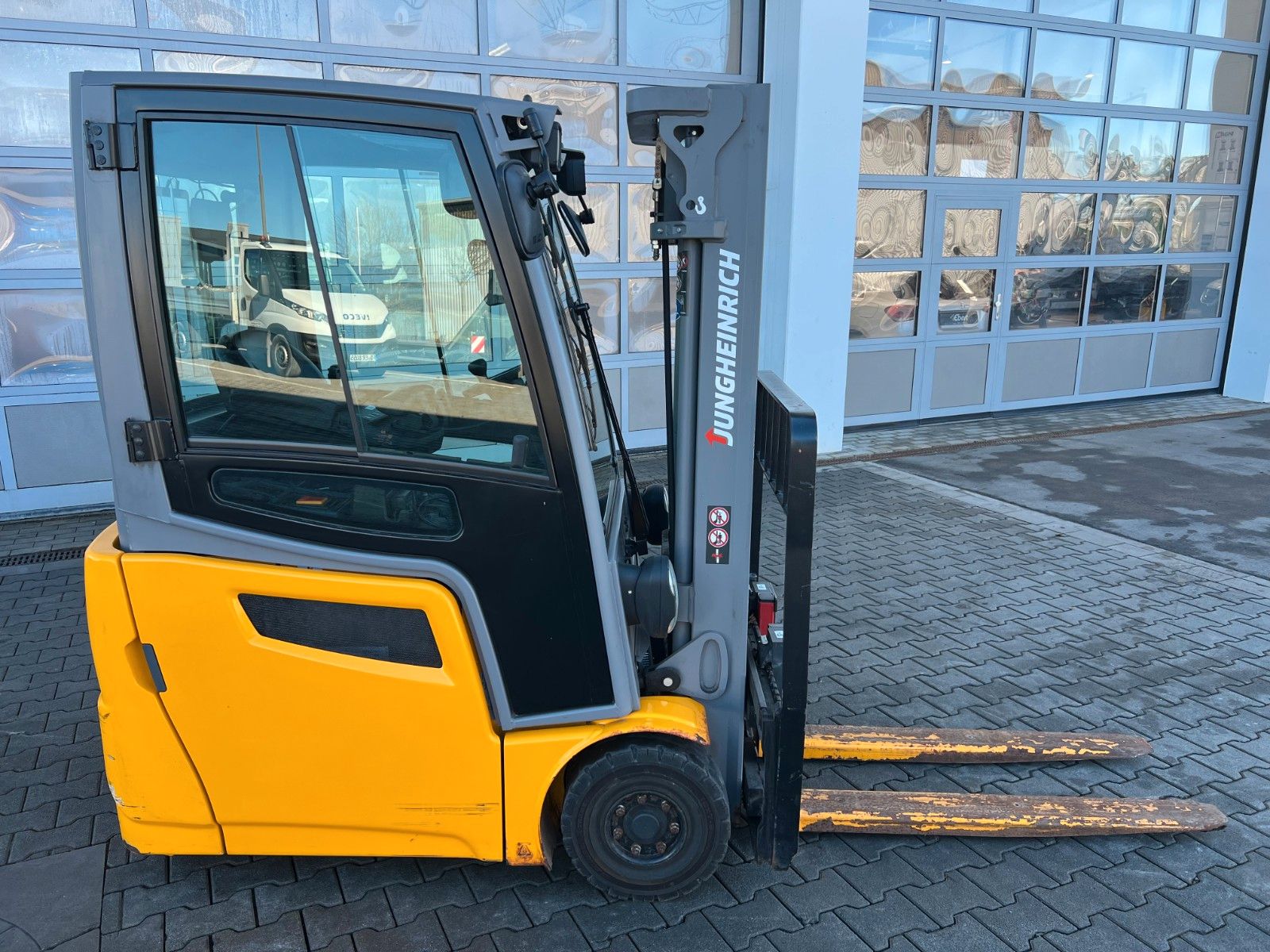 Fahrzeugabbildung Jungheinrich EFG 215 / Triplex: 4.25m! / SS / nur 995h! Waage