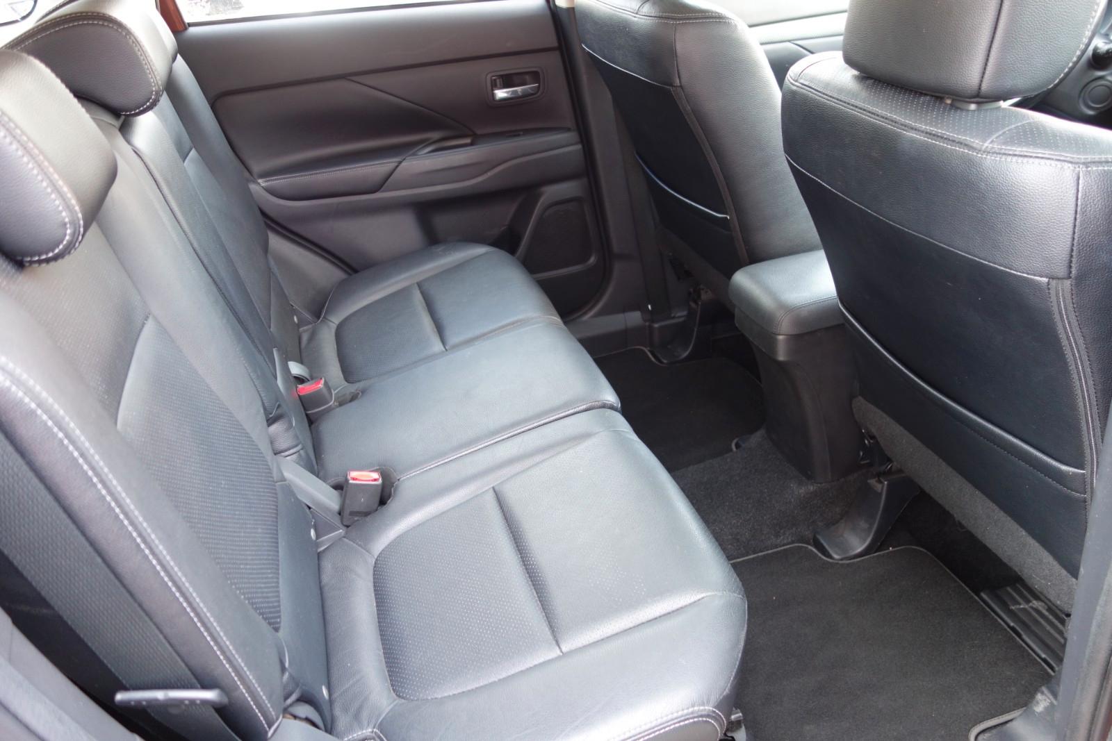 Mitsubishi Outlander 2.2 DI-D 150 ch 4WD Instyle • 7 places • Cuir • GPS • Toit ouvrant • Caméra