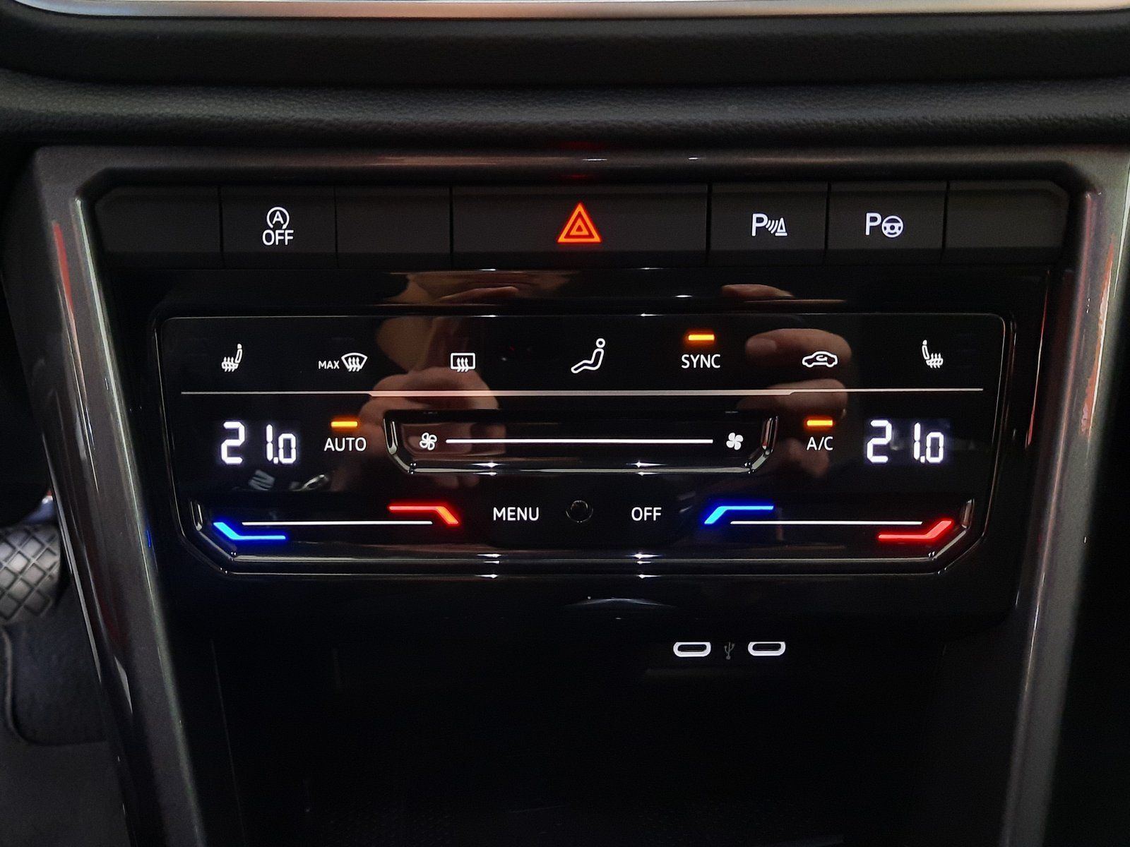 Fahrzeugabbildung Volkswagen T-Roc Style TSI *AHK*Navi*LED*PDC*Sitzhzg*ACC*