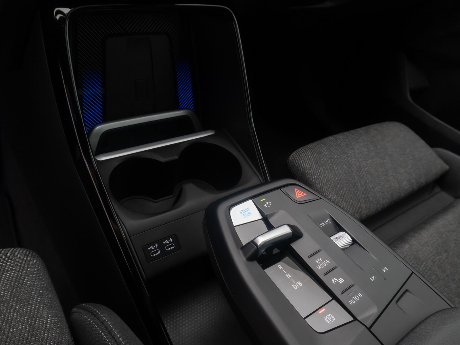 Fahrzeugabbildung BMW iX1 xD30 Panorama 360° HUD DAB H/K Komfort Sport