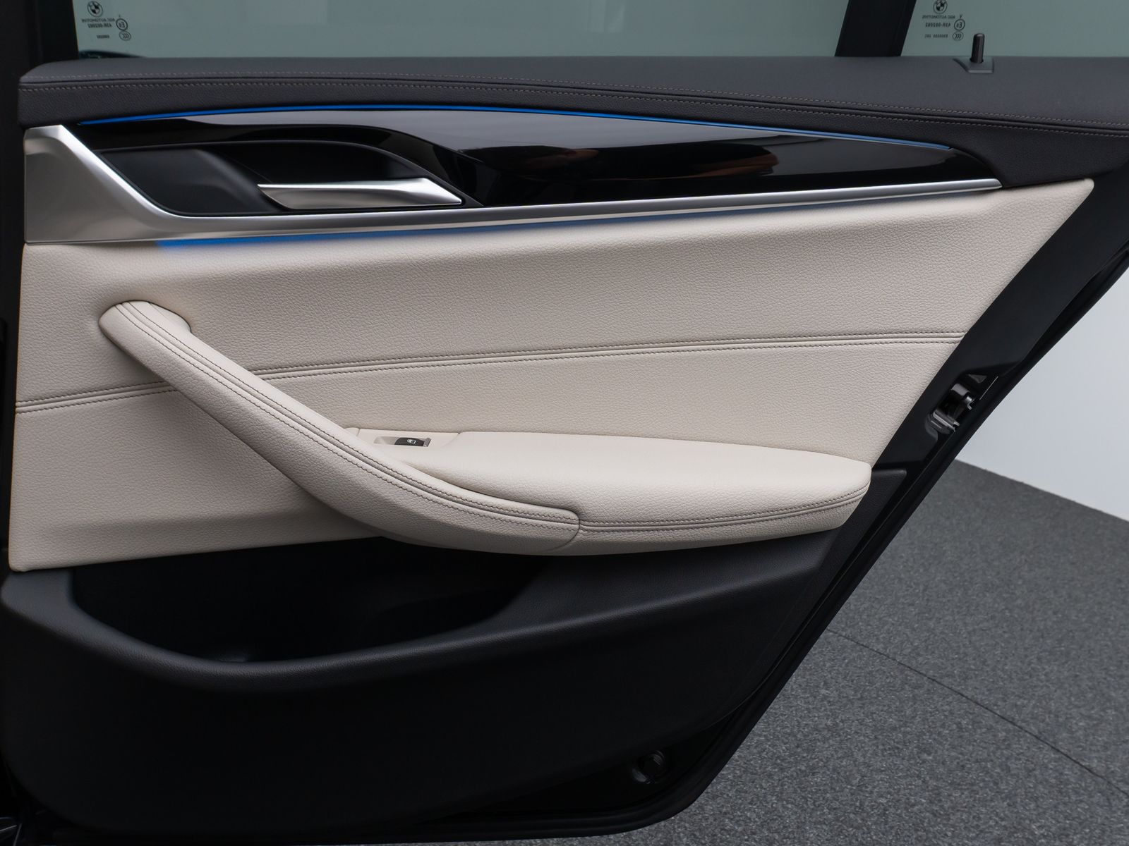 Fahrzeugabbildung BMW 530e xD Luxury Line KameraHUD DAB HiFi Komfort