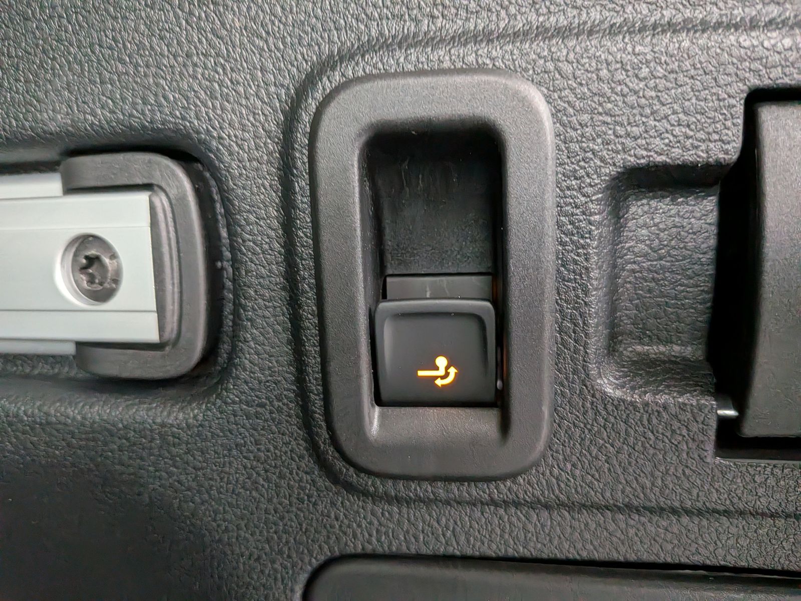 Fahrzeugabbildung Volkswagen Touran 2.0 DSG R-Line High Pano 7-Si IQ AHK VOLL