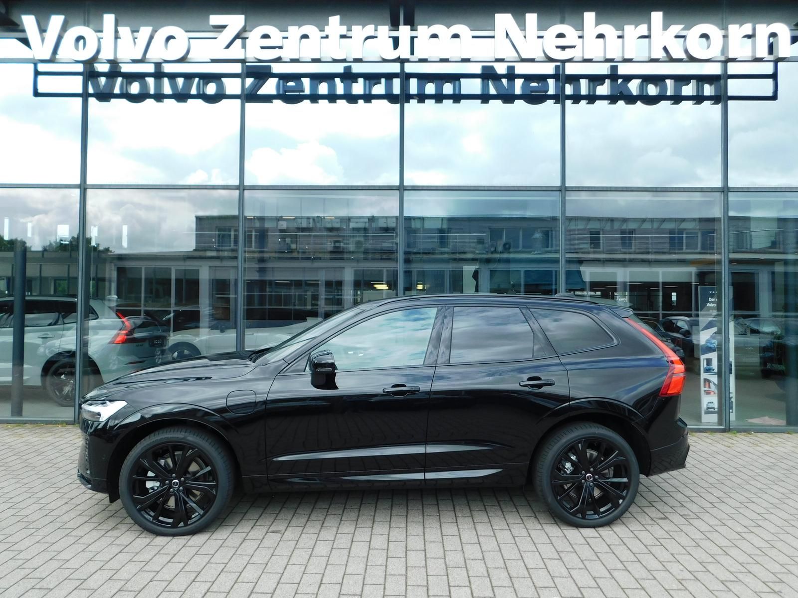 Fahrzeugabbildung Volvo XC60 T6 AWD Plus Black Edition