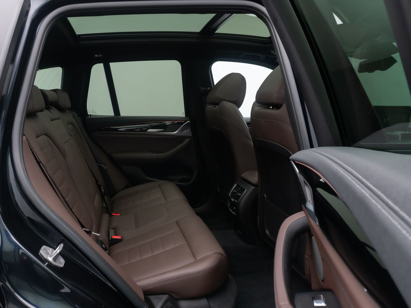 Fahrzeugabbildung BMW iX3 IMPRESSIVE 360&deg;Komfort HUD DAB Alarm Panoram