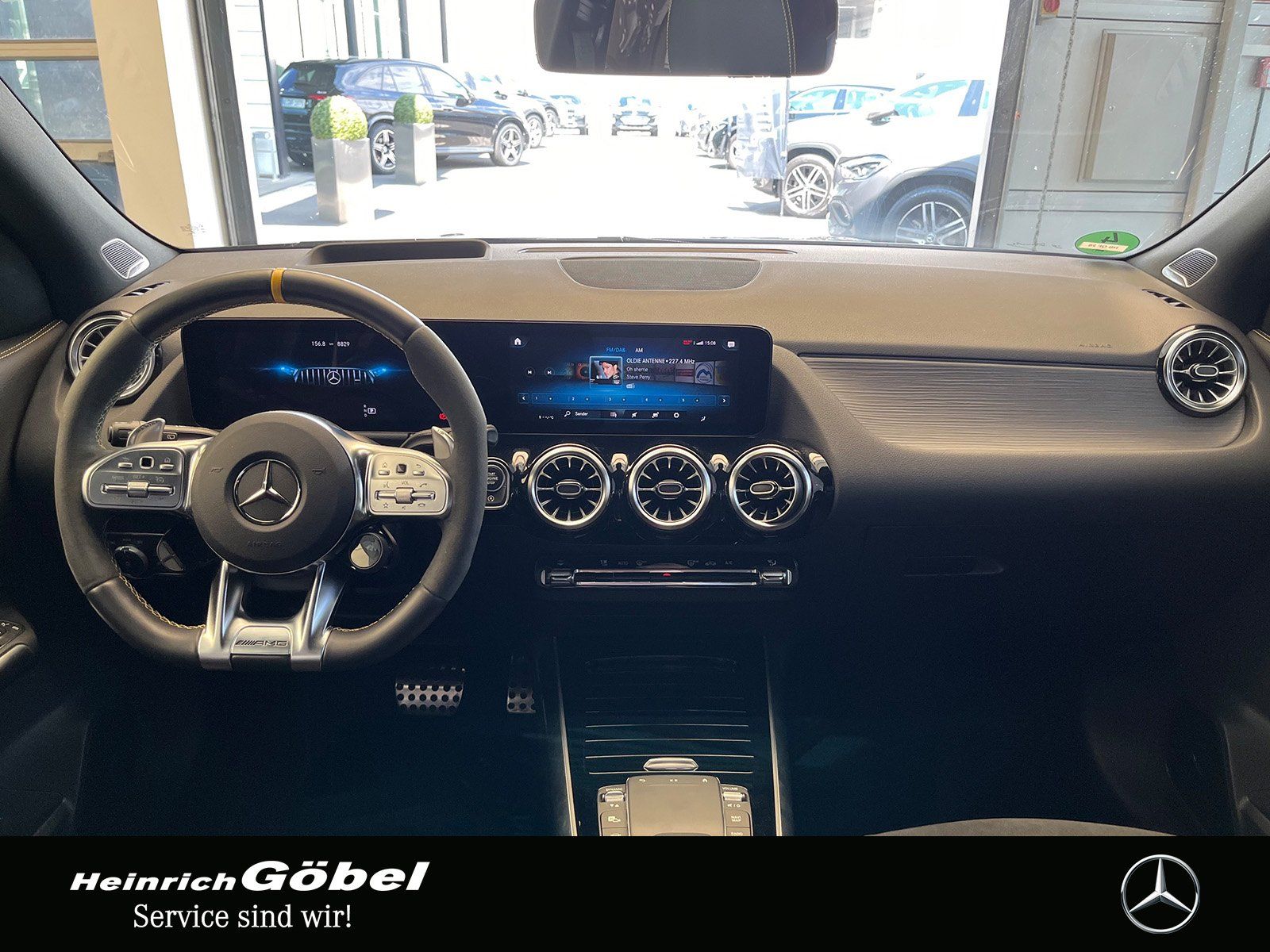 Fahrzeugabbildung Mercedes-Benz AMG GLA 45 S HUD+PANO+BURMESTER+MEMORY+MULTIBEAM