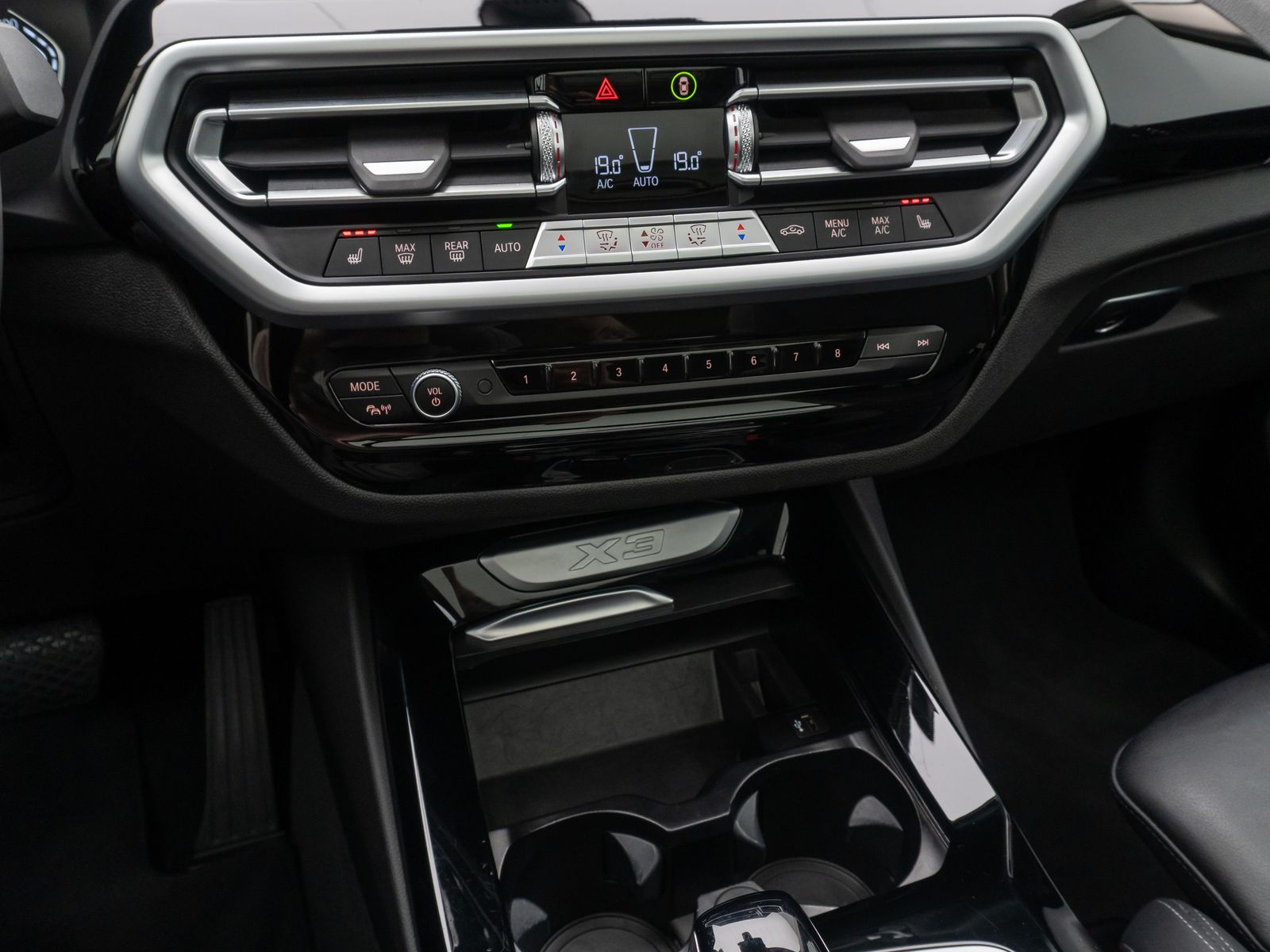 Fahrzeugabbildung BMW X3 xD30e DAB Kamera FernlichtAs Panorama Leder