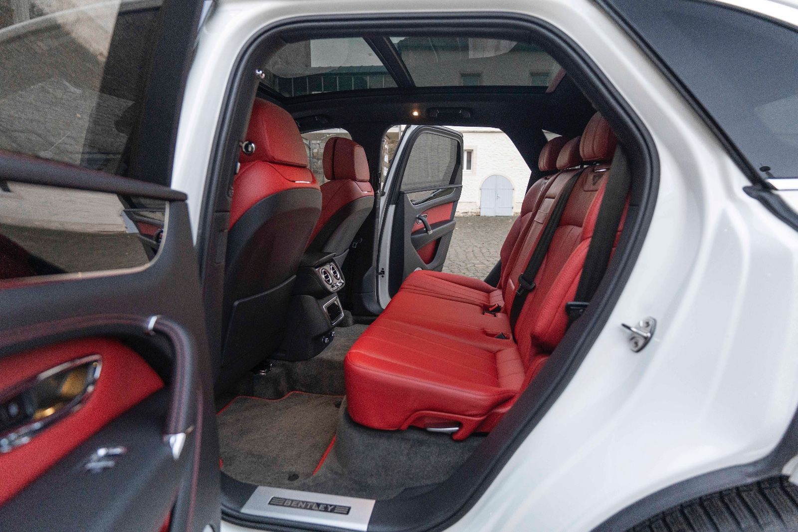 Fahrzeugabbildung Bentley Bentayga V8 HUD 360° MASSAGE ACC TOTW