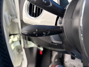 Fahrzeugabbildung Fiat 500 Lounge DAB Uconnect Temp. CarPlay uvm