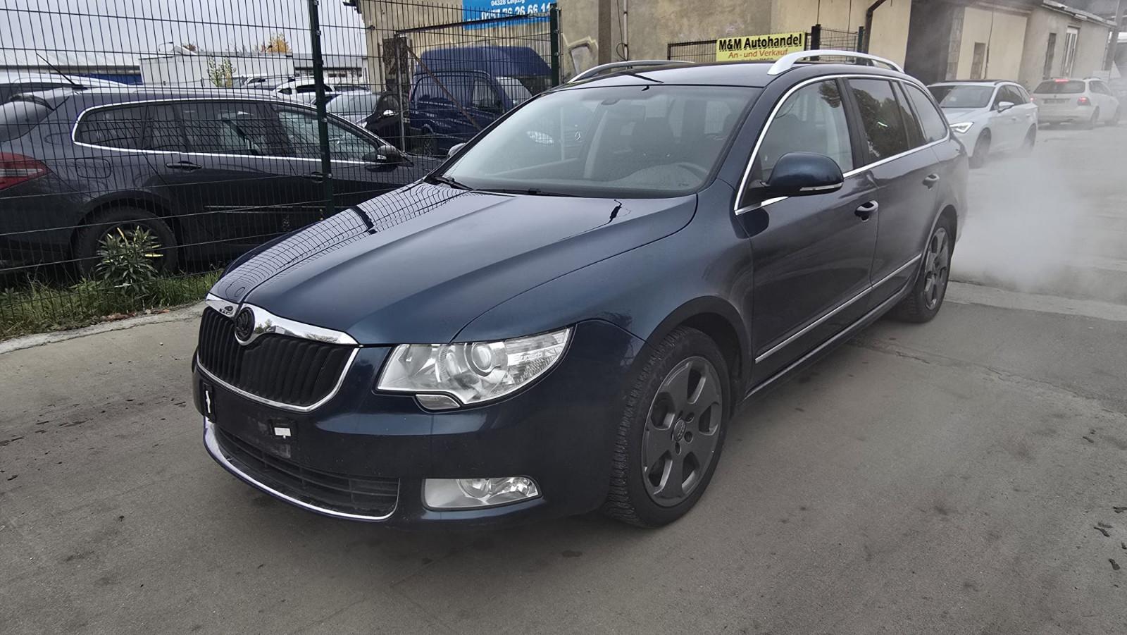 Skoda Superb 2011 — rear view