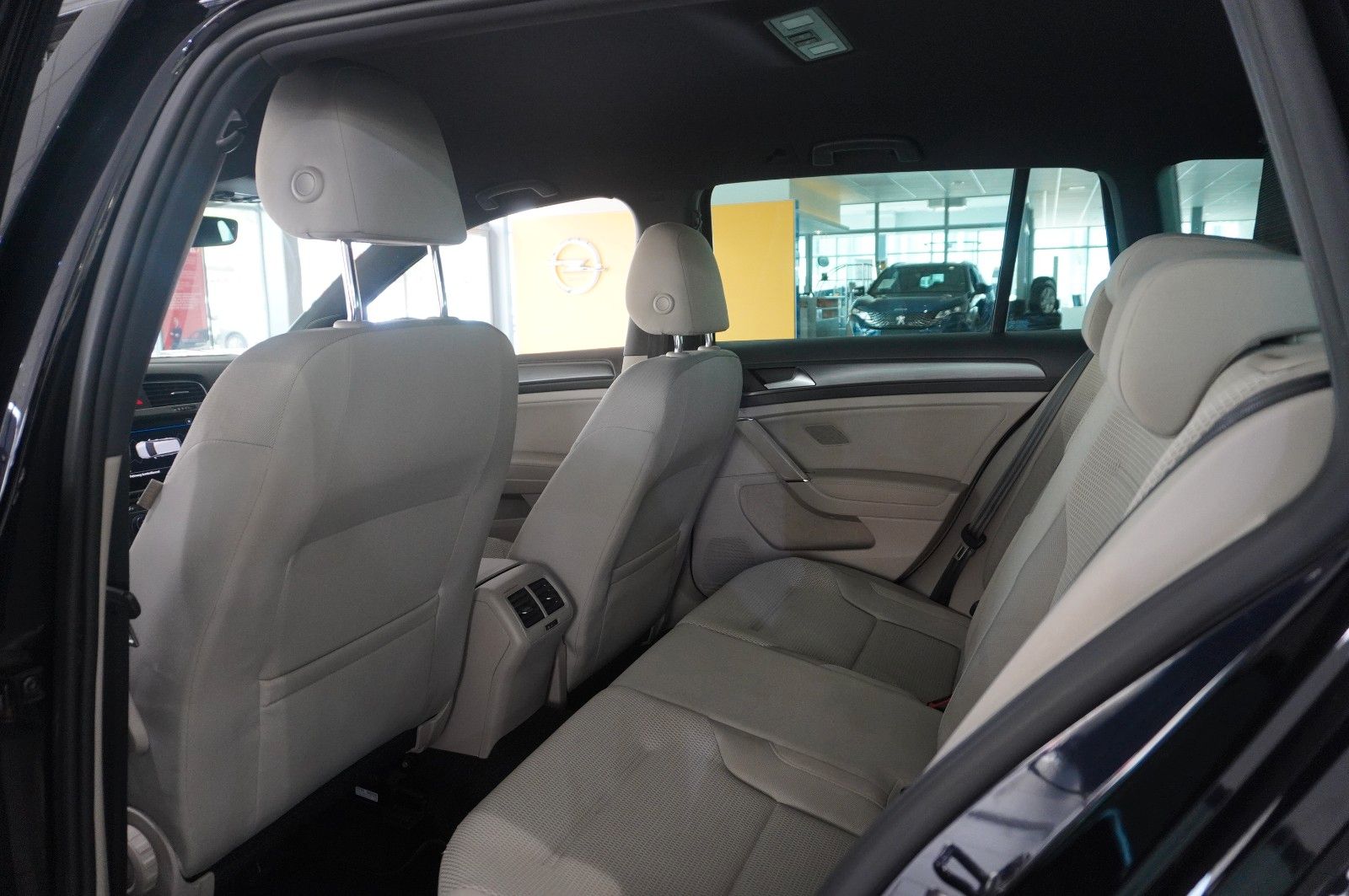 Fahrzeugabbildung Volkswagen Golf VII Vari. 1.6 TDI COMFORTL. NAVI/LED/KAMERA