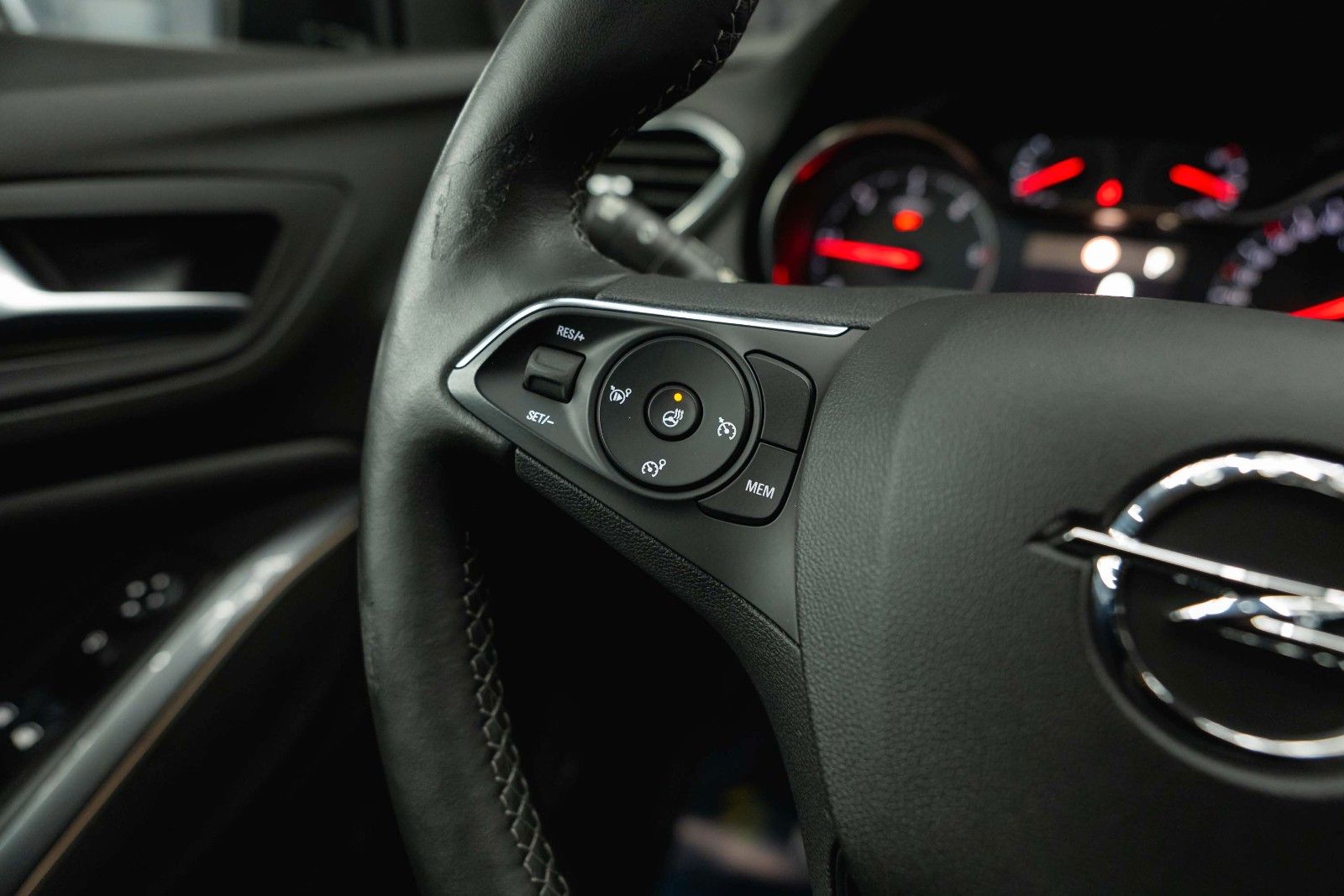 Fahrzeugabbildung Opel Grandland (X) 2.0 CDTI Innovation *LED*CarPlay*