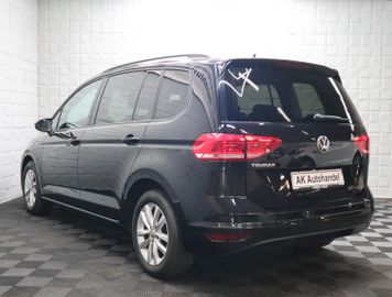 Volkswagen Touran - 4
