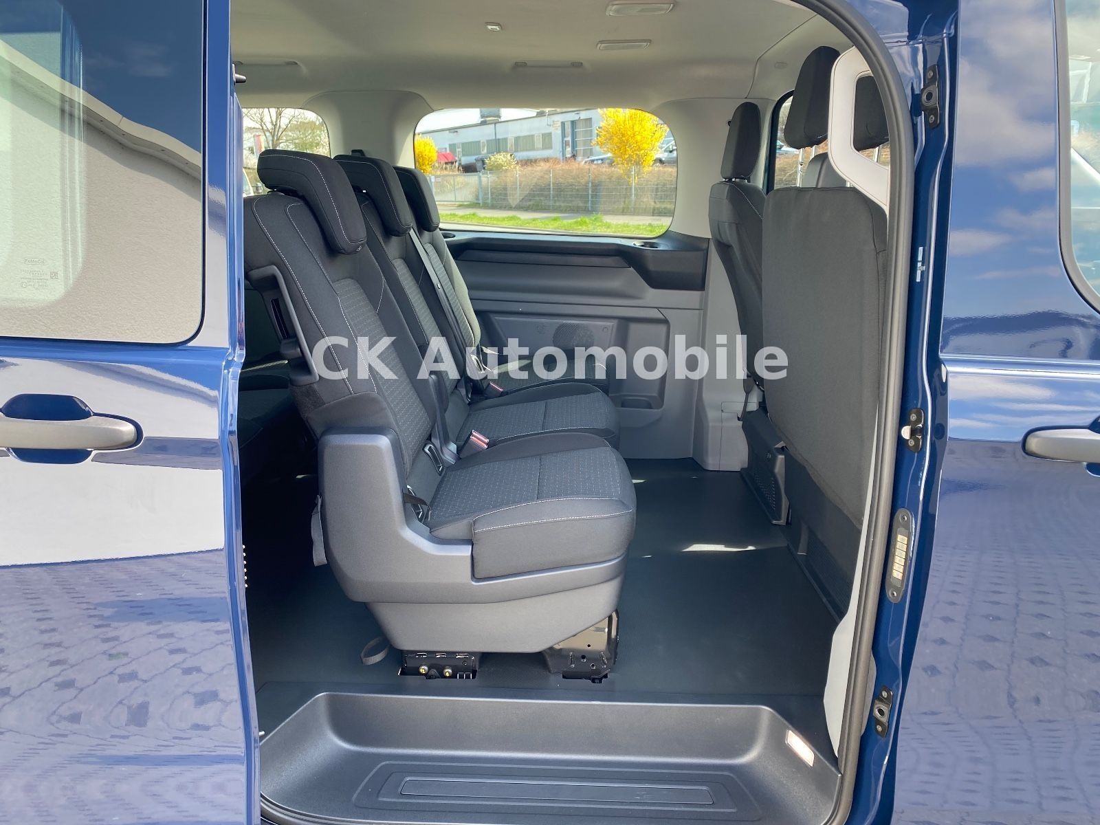Fahrzeugabbildung Ford Transit Custom Kombi 2.0 Trend/9Sitze/Kamera