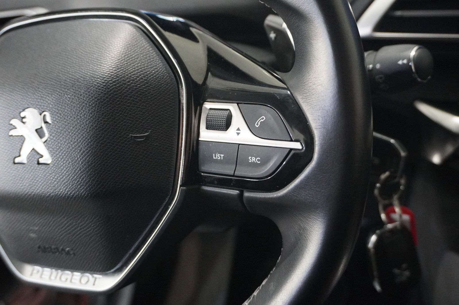 Fahrzeugabbildung Peugeot 3008 1.6D ALLURE NAVI/LED/KAMERA/SHZ/VIRTU./AHK