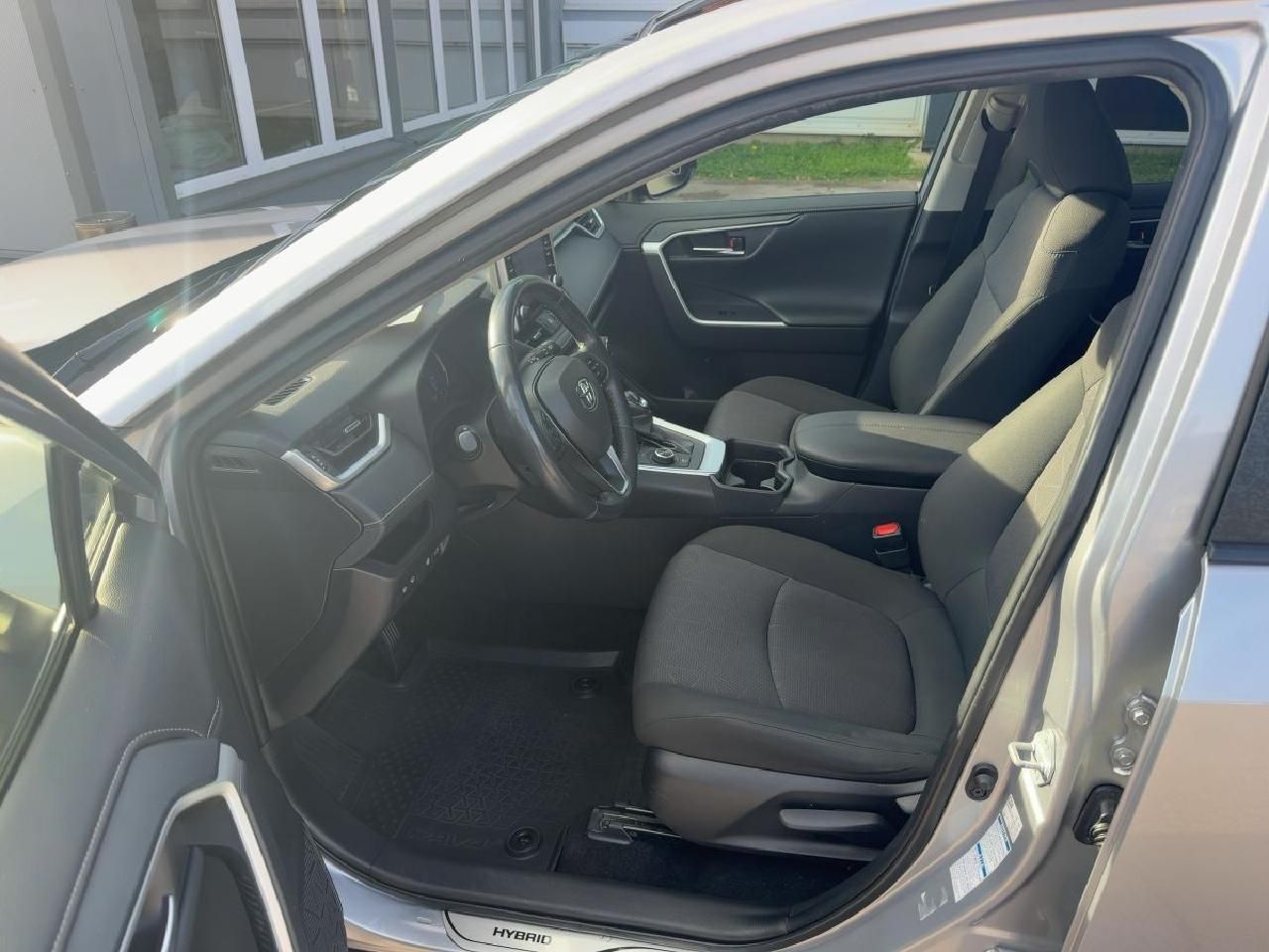 Fahrzeugabbildung Toyota RAV4 2,5 Hybrid 4x4 Club* Technik-Paket*RFK+SHZ*