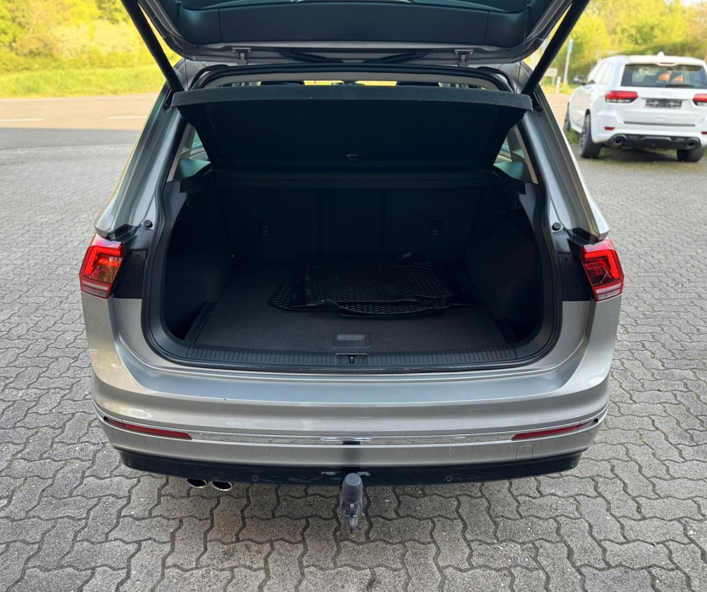 Volkswagen Tiguan R-Line 4Motion/1.HAND/LED/PANO/SCHECKHFT