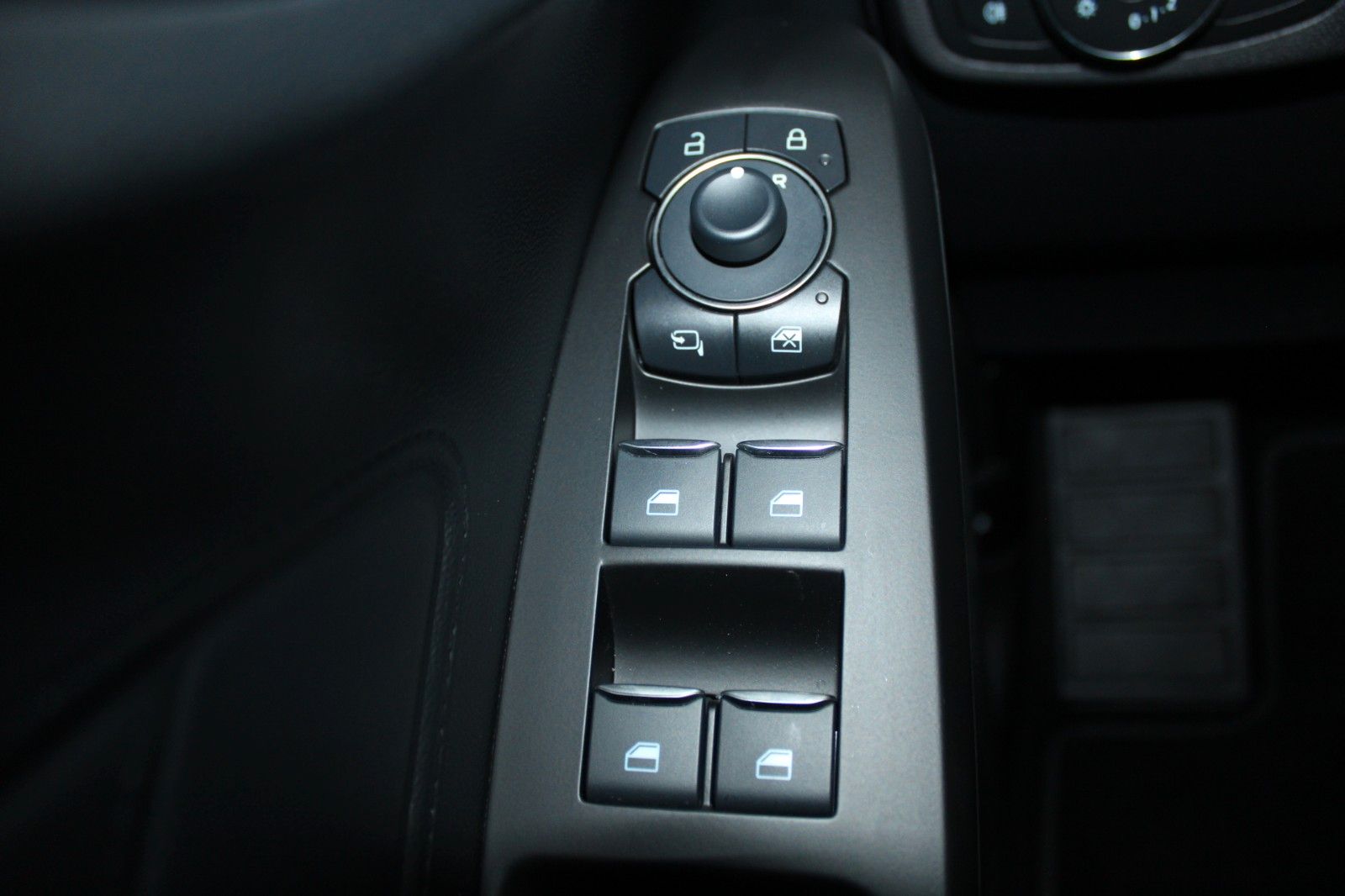 Fahrzeugabbildung Ford Focus Active X Turnier Automatik LED NAVI CAM