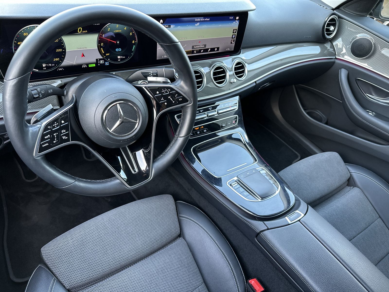 Fahrzeugabbildung Mercedes-Benz E 300de T Avantgarde NAV+LED+KAM+WIDE+CARPLAY+PP
