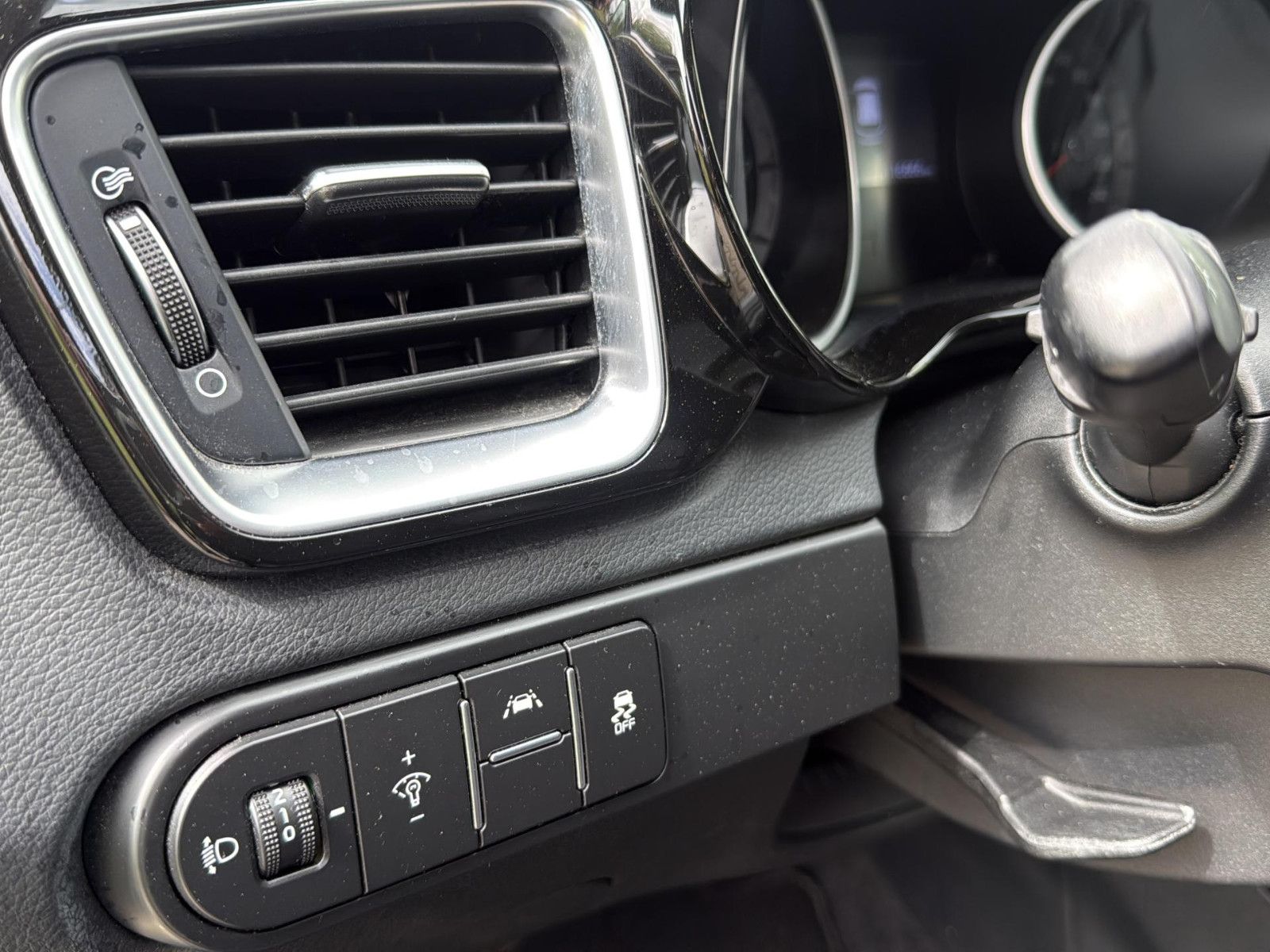 Fahrzeugabbildung Kia cee'd / Ceed/ unfallfrei / AHK