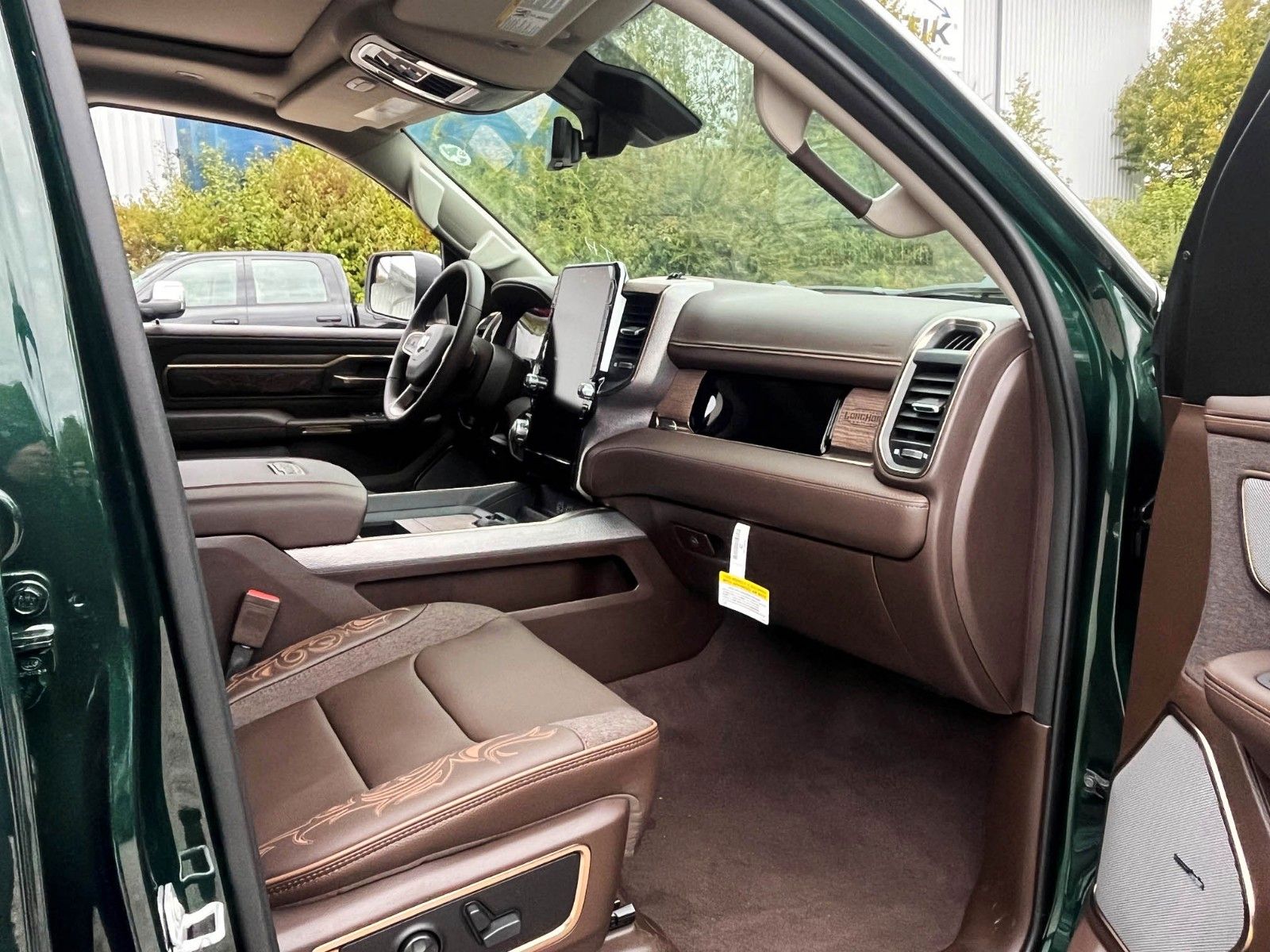 Vehicle photo 10