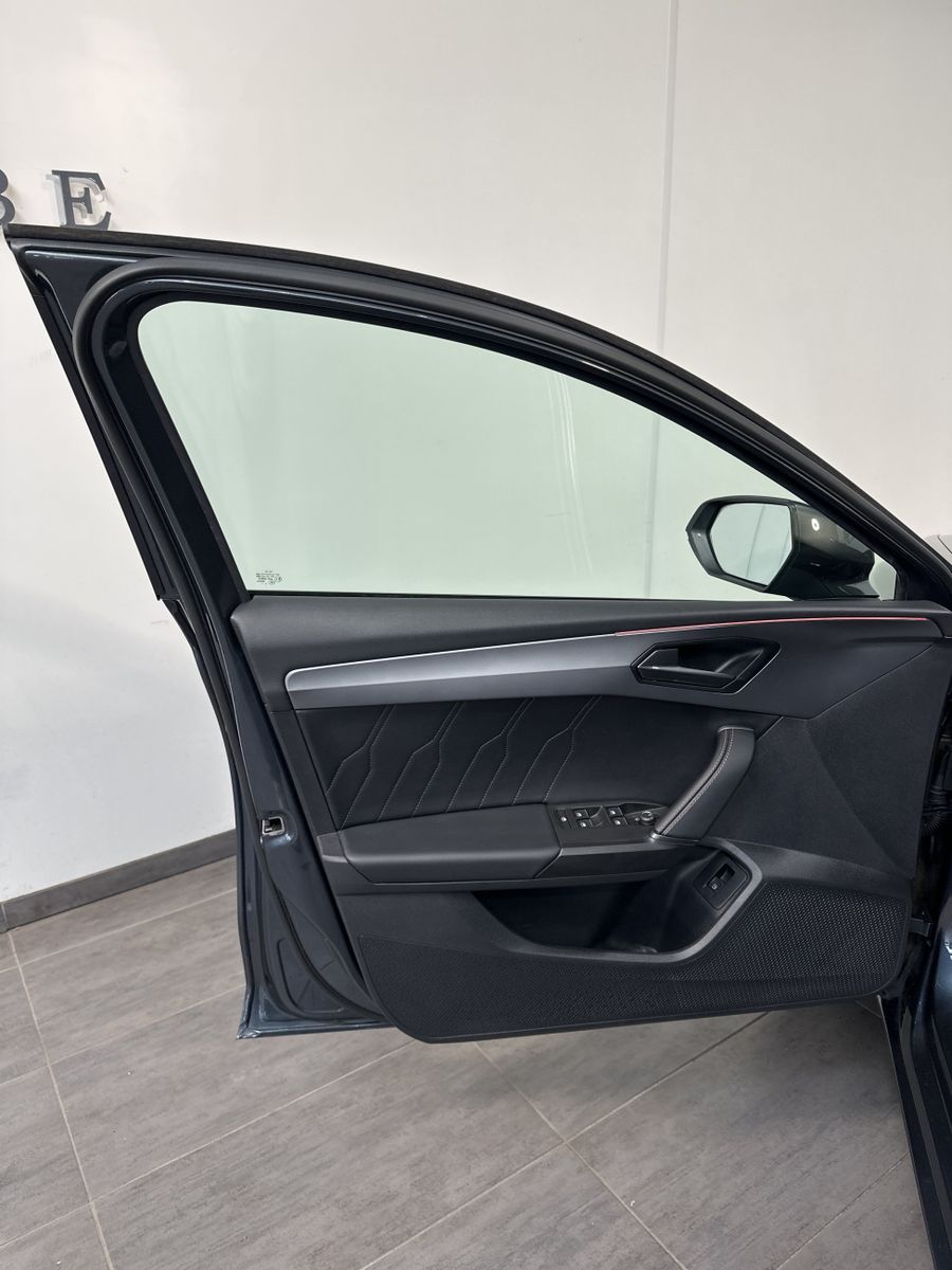 Fahrzeugabbildung CUPRA Leon Sportstourer 1.4 e-Hybrid NAV+LED+VCOCK+AHK