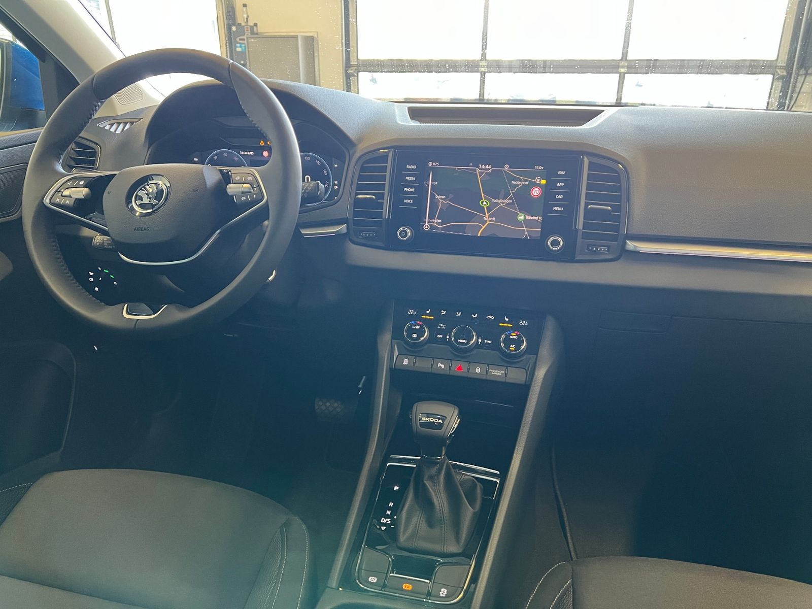 Fahrzeugabbildung SKODA Karoq DRIVE 1.5 TSI DSG *AHK, ACC, LED, Virtual