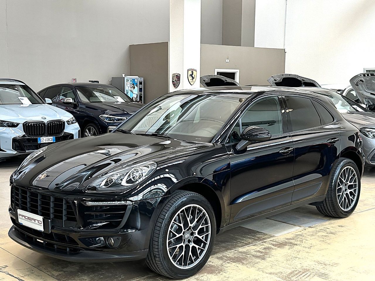 PORSCHE Macan