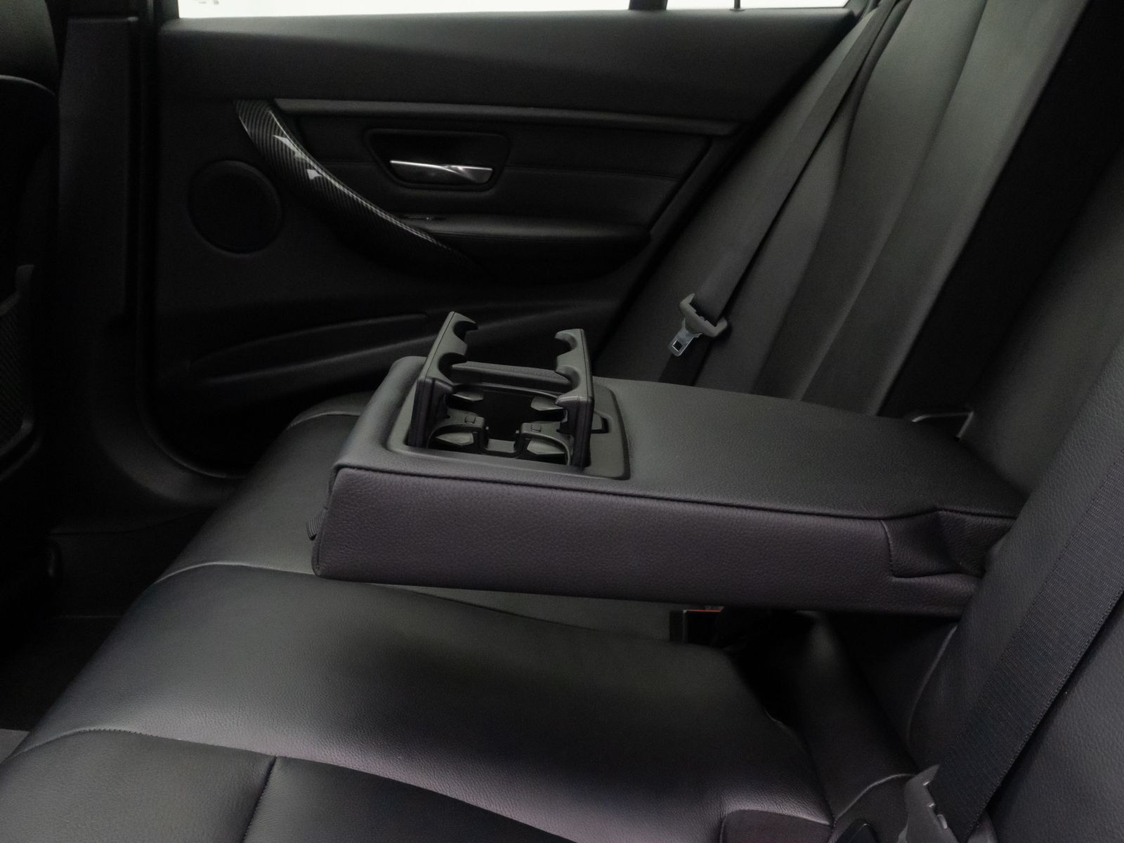 Fahrzeugabbildung BMW 325d Sport Line HUD HiFi Xenon Panorama Alarm