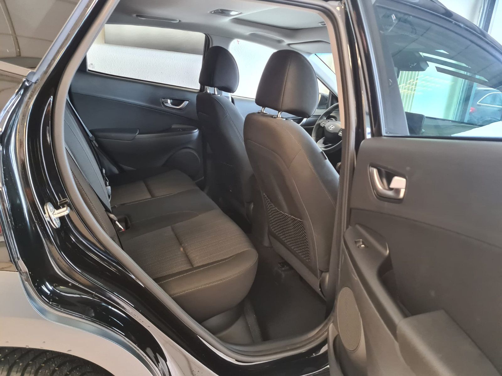 Fahrzeugabbildung Hyundai Kona 2WD / KAMERA / NAVI / ALLWETTER