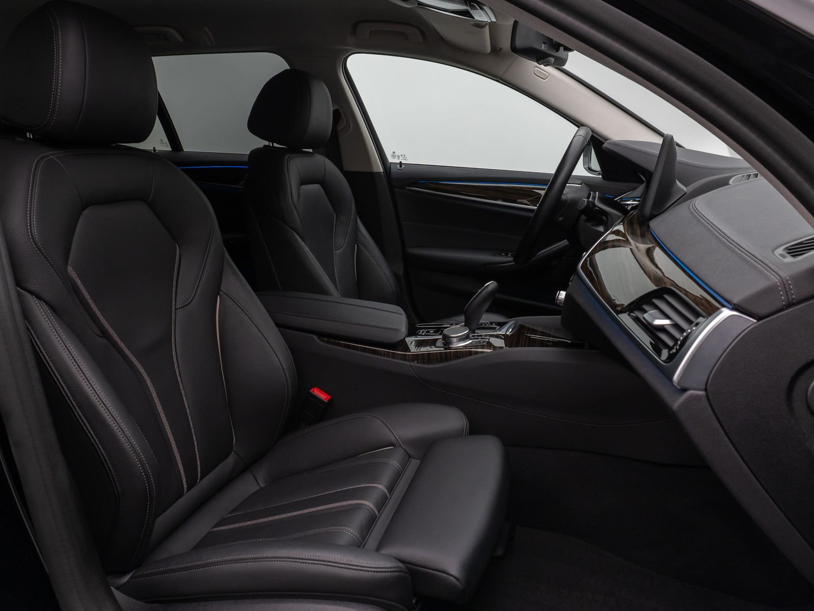 Fahrzeugabbildung BMW 530e Luxury Line Kamera DAB WLAN Alarm Sport AHK