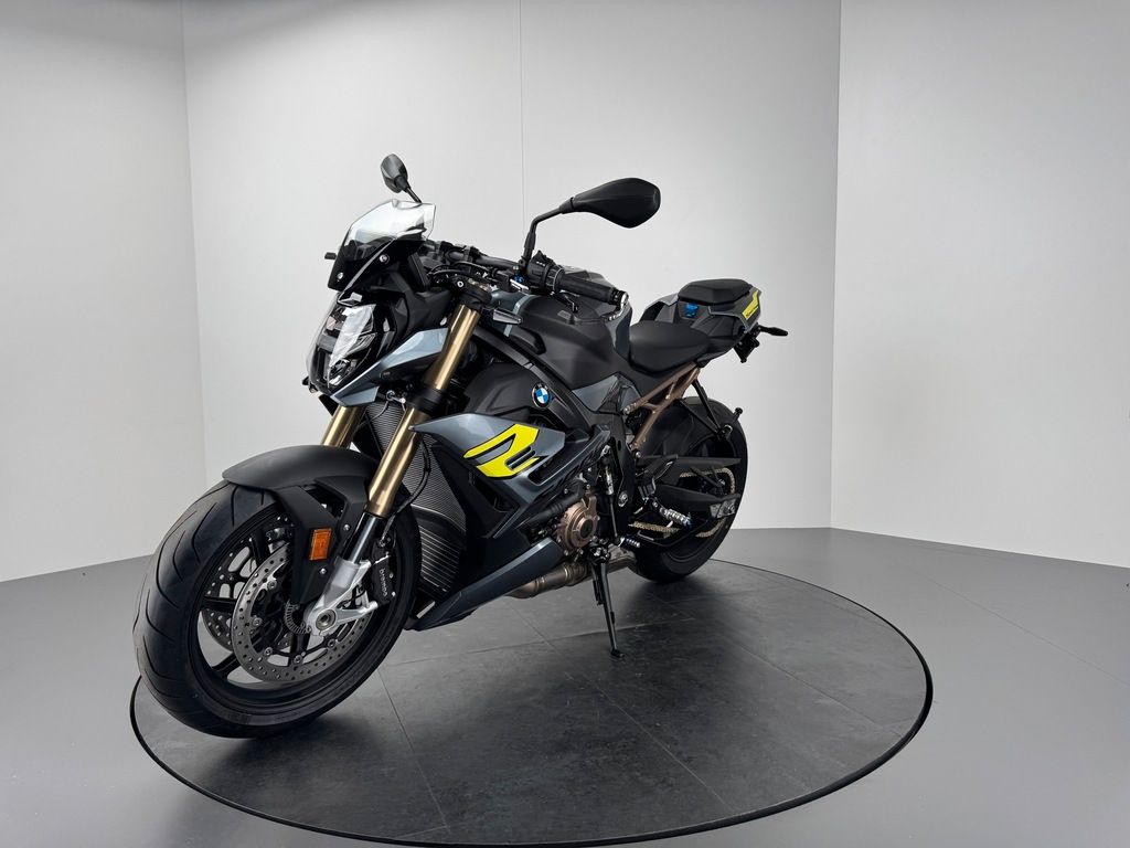 Fahrzeugabbildung BMW S1000 R *VOLLAUSSTATTUNG *SCHMIEDERÄDER
