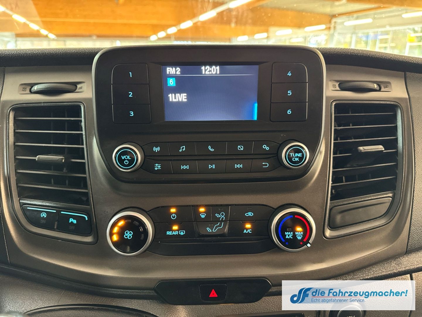 Fahrzeugabbildung Ford Transit Custom Tourneo Kombi 320 L1 Trend *6145