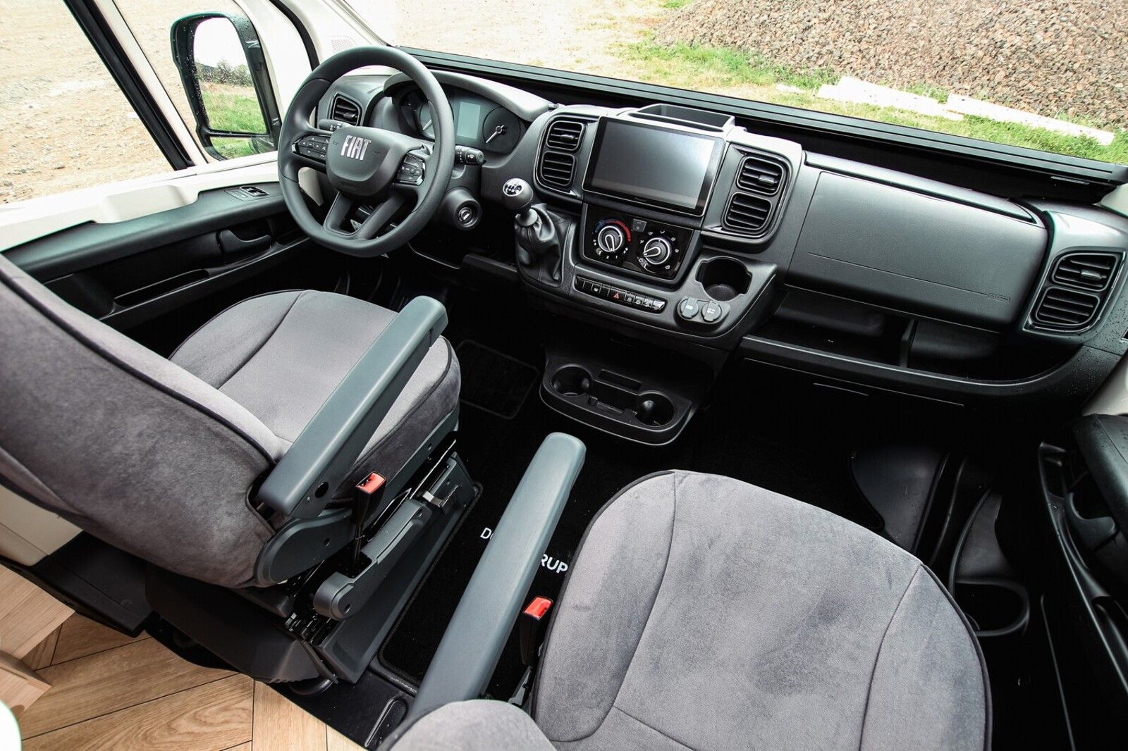 Fahrzeugabbildung Chausson Van First Line V594L Dörr Black-Edition exklusiv