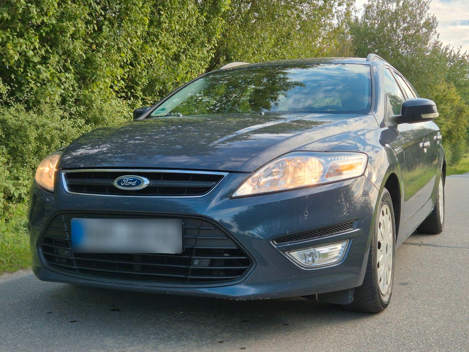 Ford Mondeo 2014 — rear view