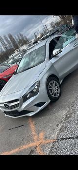 Mercedes-Benz CLA 180 - - Mercedes-Benz CLA-Klasse mit Schiebetür